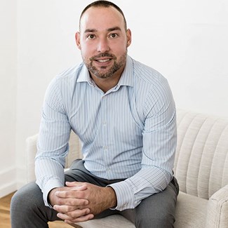 Director de sucursal Cole Grode