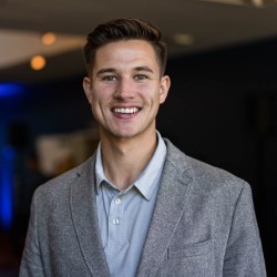 Agente de préstamos Kyle Angle 